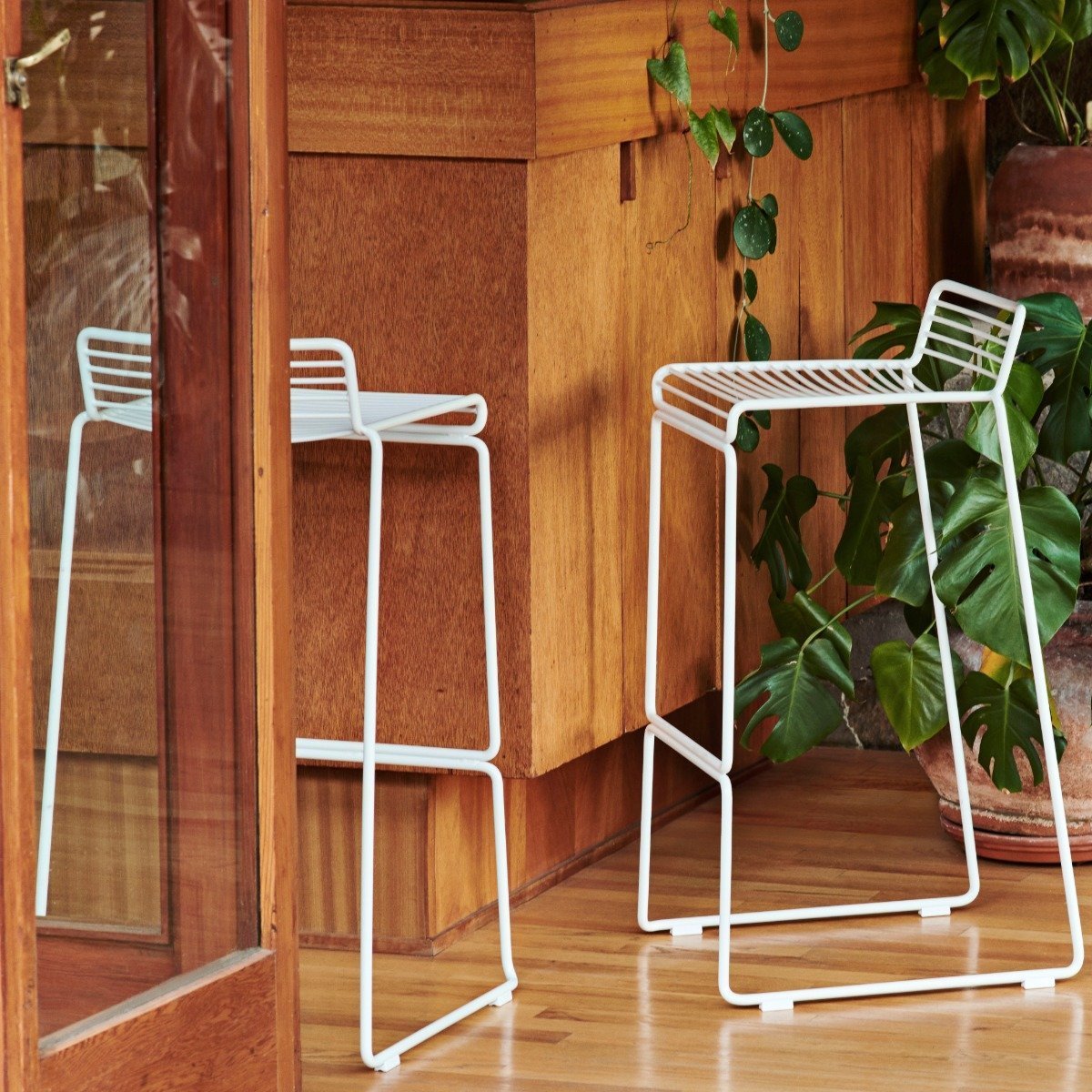 Chaise de bar en métal blanc 65 cm Hee - HAY - The Cool Republic
