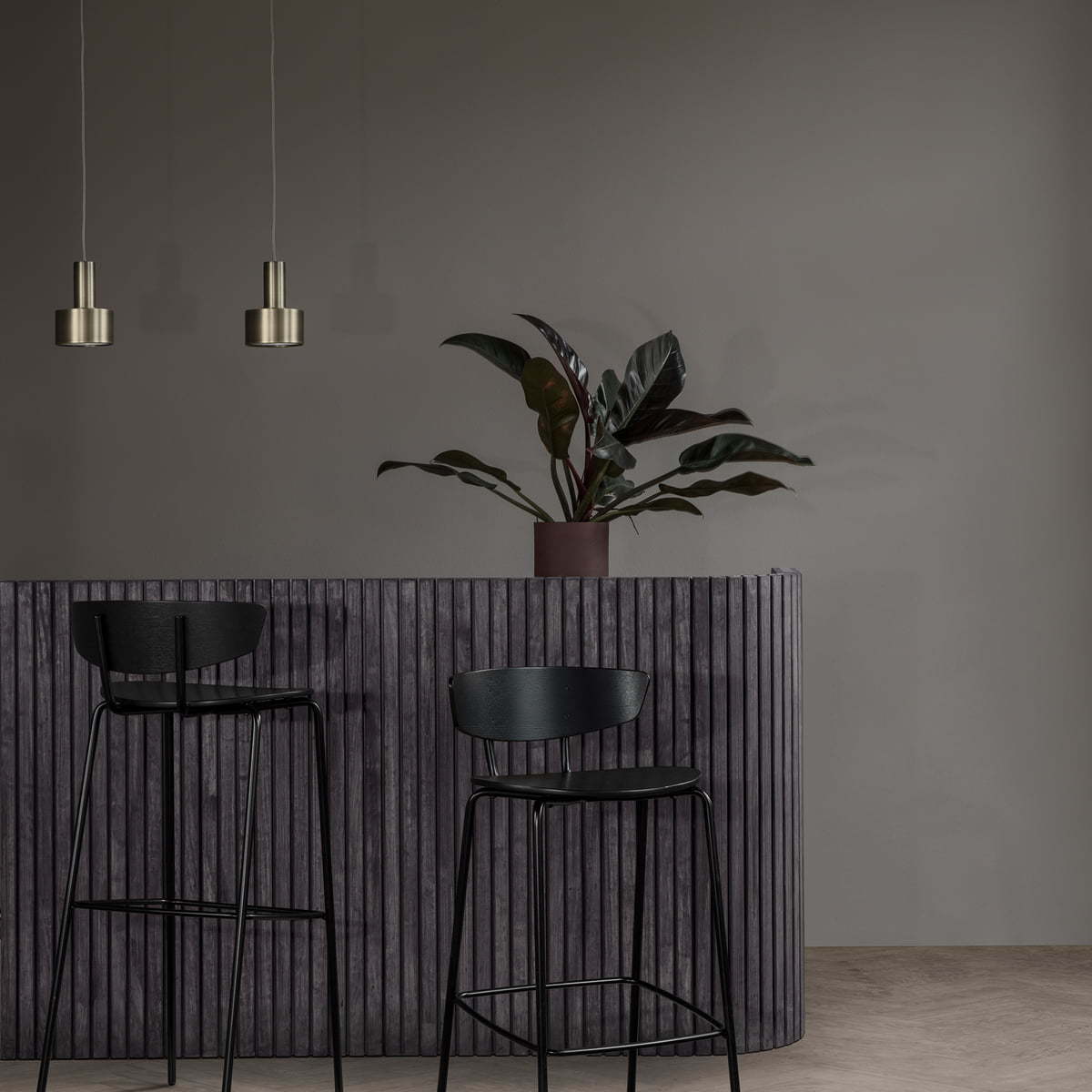 Chaise de bar en métal noir Herman S 64 cm - Ferm Living - The Cool Republic