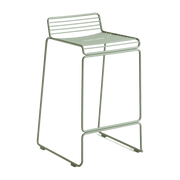 Chaise de bar en métal vert 65 cm Hee - HAY - The Cool Republic