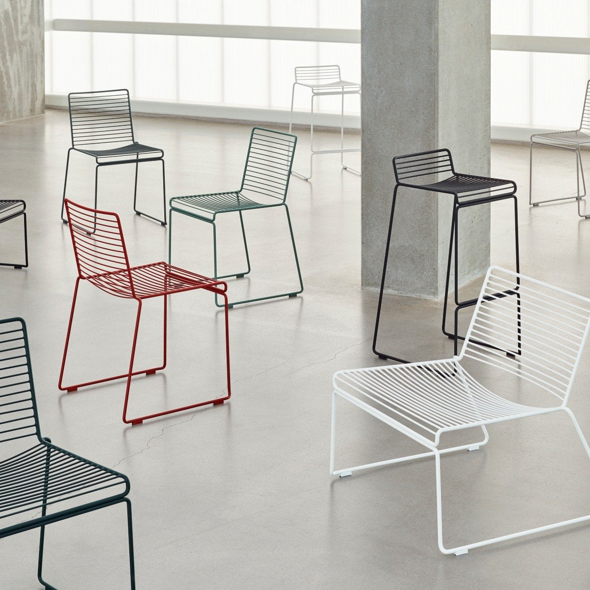 Chaise de bar en métal vert 75 cm Hee - HAY - The Cool Republic