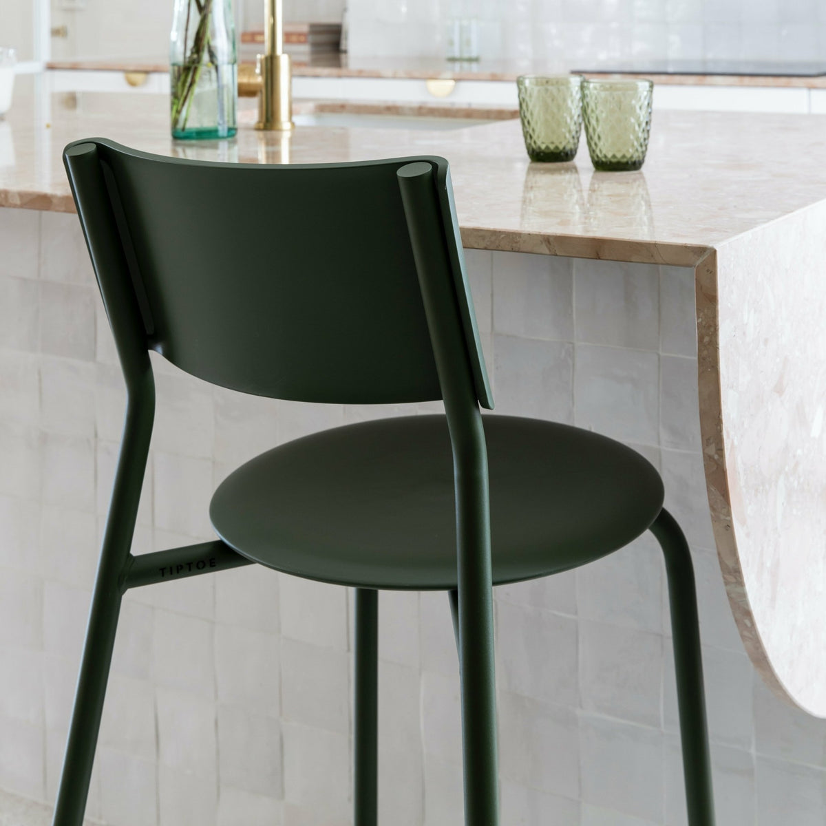 Chaise de bar en plastique recyclé noir graphite 75 cm SSD - TIPTOE - The Cool Republic