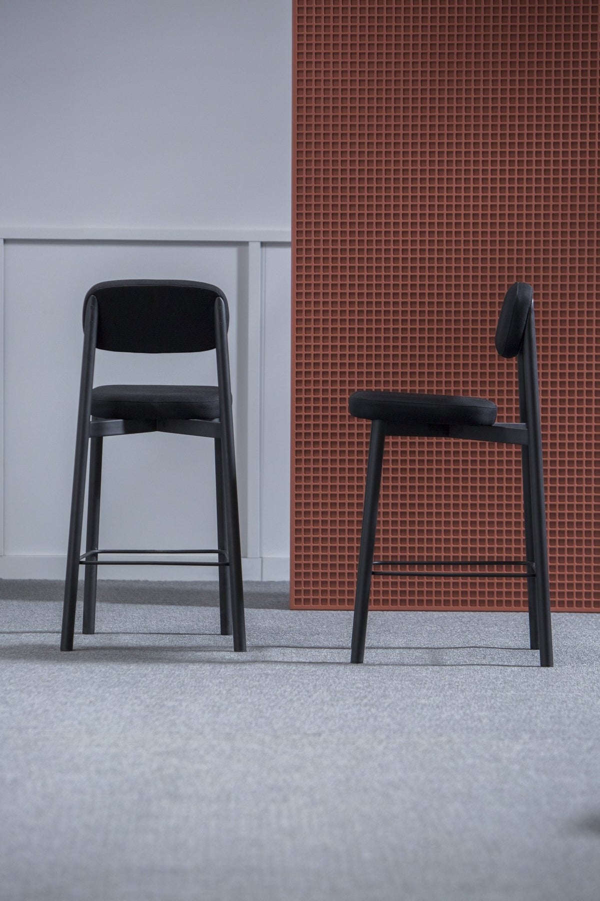 Chaise de bar noir 65 cm Résidence - Kann Design - The Cool Republic