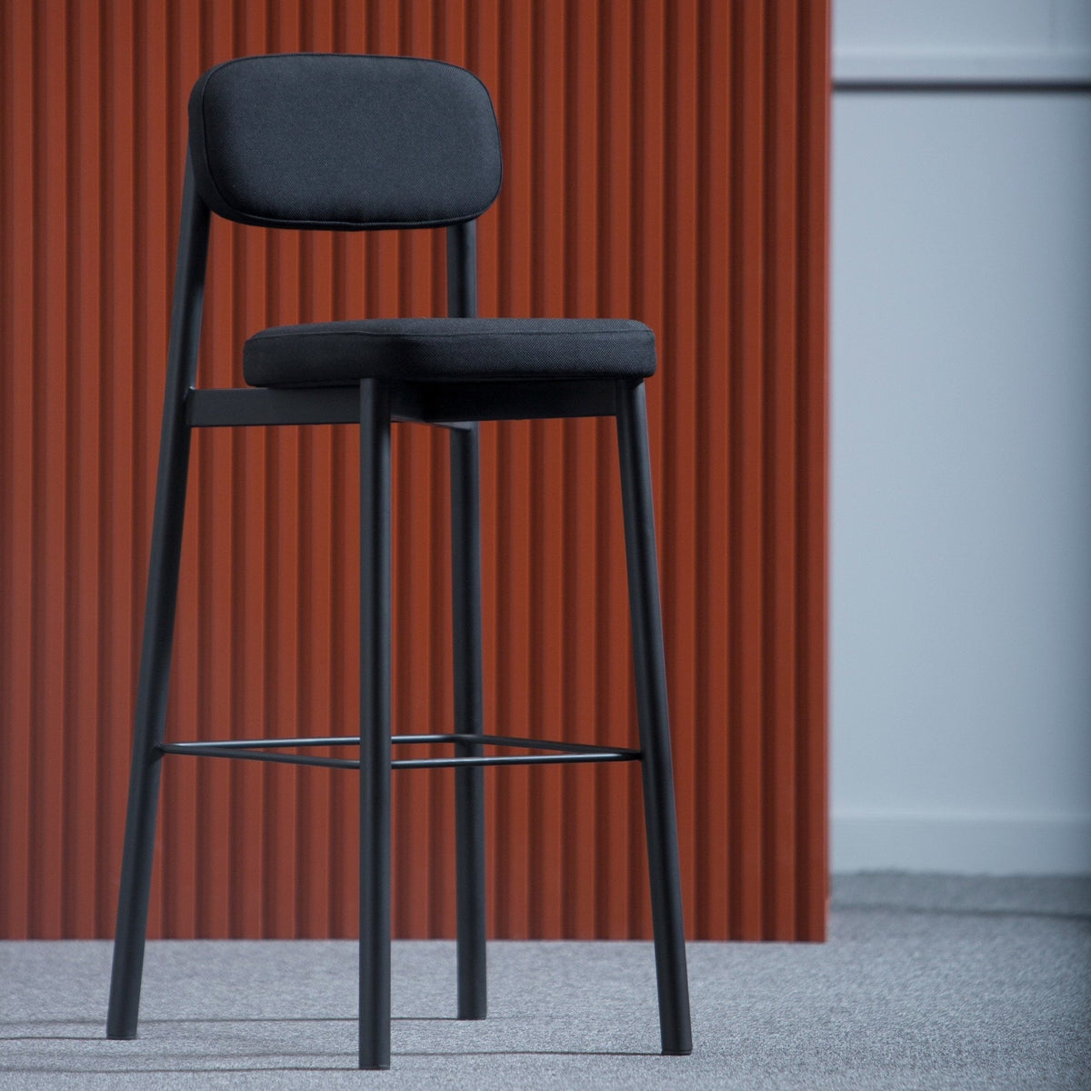Chaise de bar noir 75 cm Résidence - Kann Design - The Cool Republic