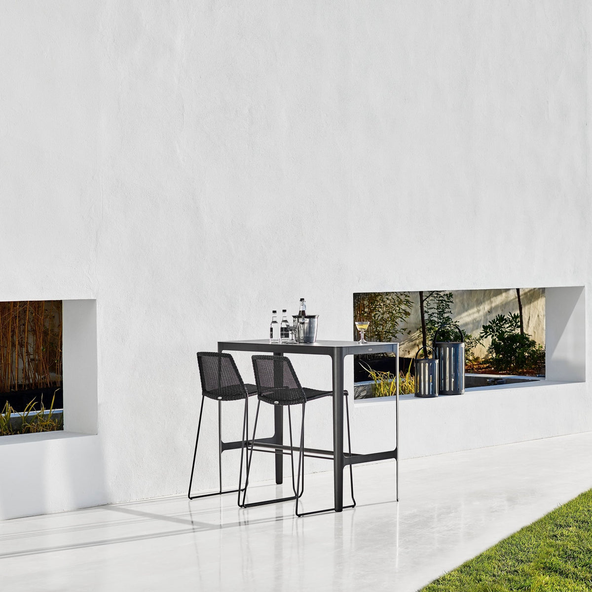 Chaise de bar noire Breeze - Cane-Line - The Cool Republic