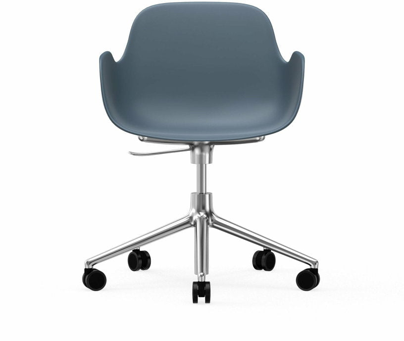 Chaise de bureau avec accoudoirs en aluminium et pp bleu Form - Normann Copenhagen - The Cool Republic