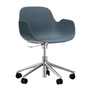 Chaise de bureau avec accoudoirs en aluminium et pp bleu Form - Normann Copenhagen - The Cool Republic