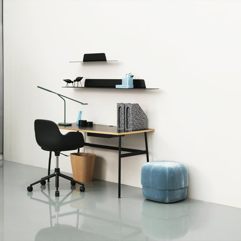 Chaise de bureau avec accoudoirs en aluminium et pp bleu Form - Normann Copenhagen - The Cool Republic