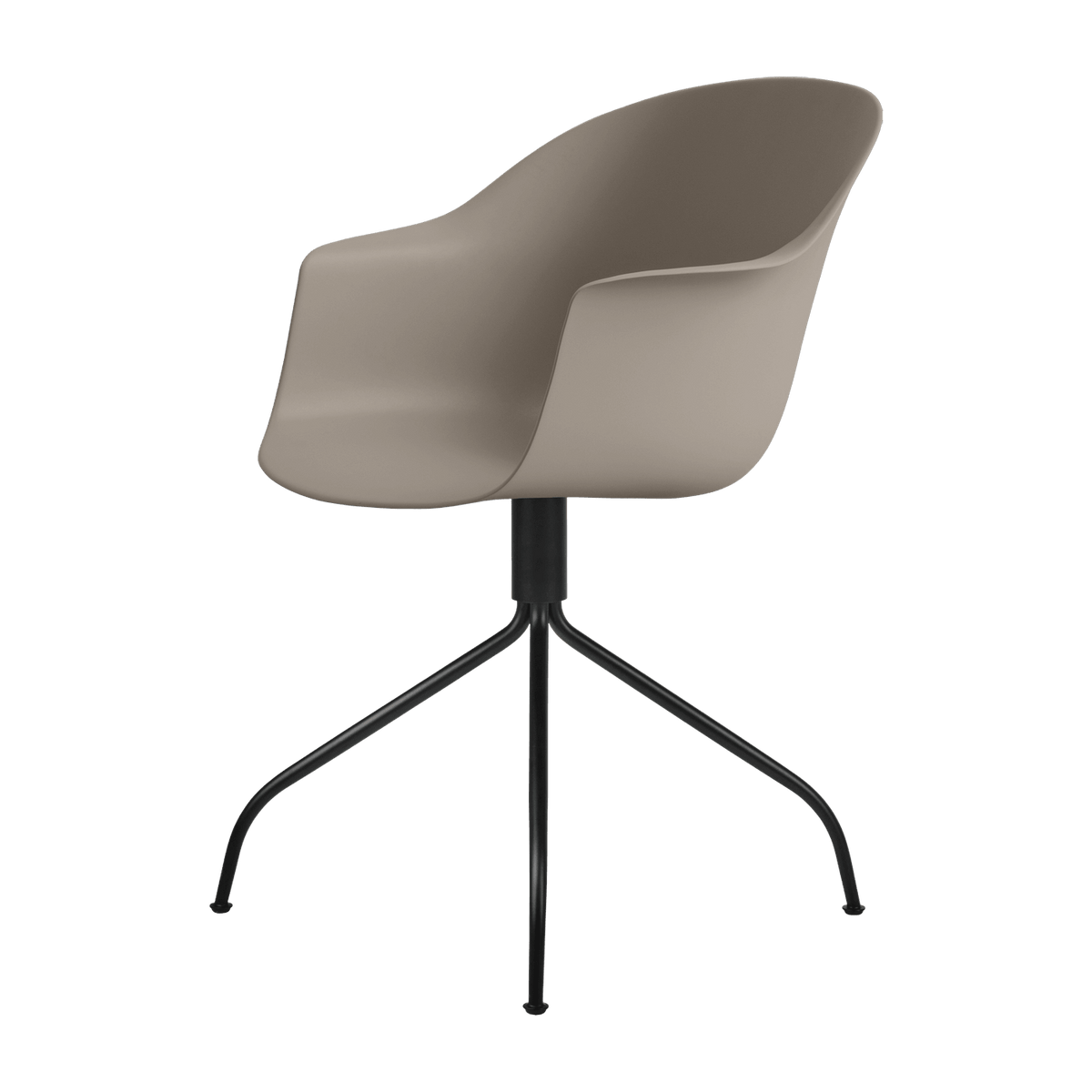 Chaise de bureau beige base noire mate pivotante Bat - Gubi - The Cool Republic