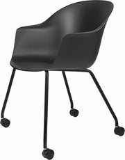 Chaise de bureau noire 4 pieds à roulettes Bat - Gubi - The Cool Republic