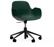 Chaise de bureau réglable à roulettes avec accoudoirs en pp verte Swivel 5W vert - Normann Copenhagen - The Cool Republic