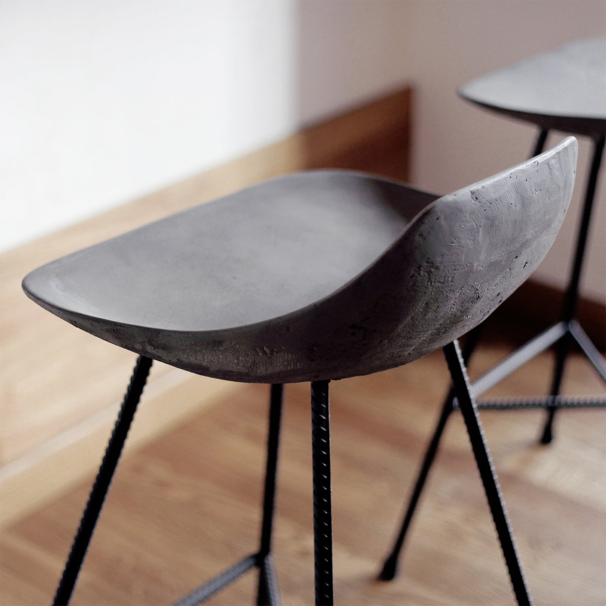 Chaise de comptoir 67 cm Hauteville - Lyon Béton - The Cool Republic
