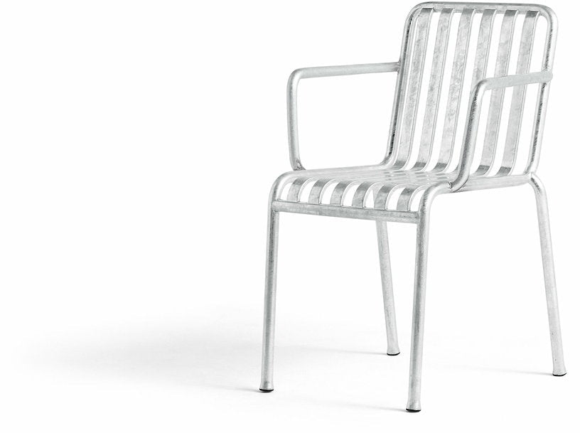 Chaise de jardin avec accoudoir en métal gris galvanisé Palissade - HAY - The Cool Republic