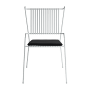 Chaise de jardin avec accoudoirs en acier blanc et coussin noir Capri - Cools Collection - The Cool Republic