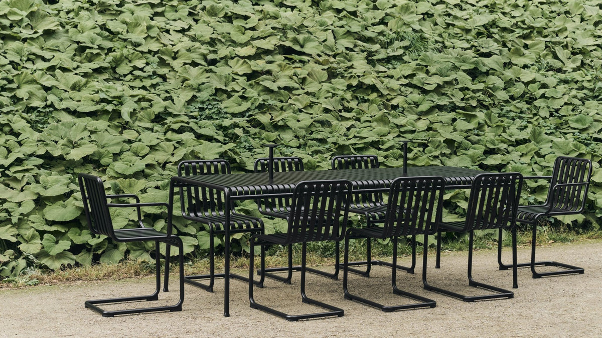 Chaise de jardin avec accoudoirs en acier gris anthracite Palissade - HAY - The Cool Republic