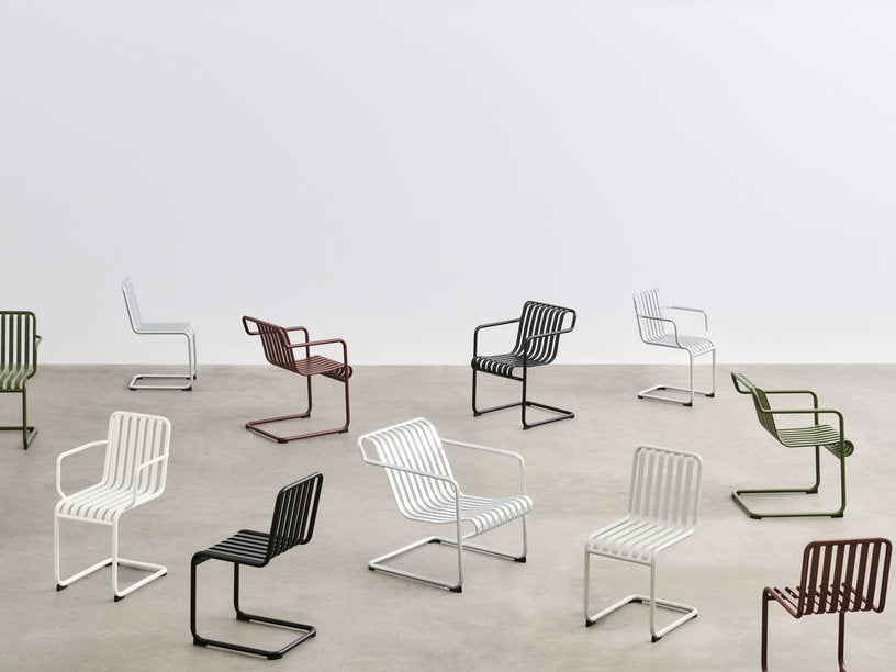 Chaise de jardin avec accoudoirs en acier rouge Palissade - HAY - The Cool Republic