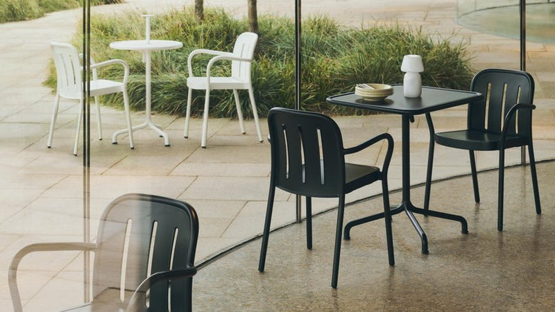 Chaise de jardin avec accoudoirs en métal anthracite Deville - HAY - The Cool Republic