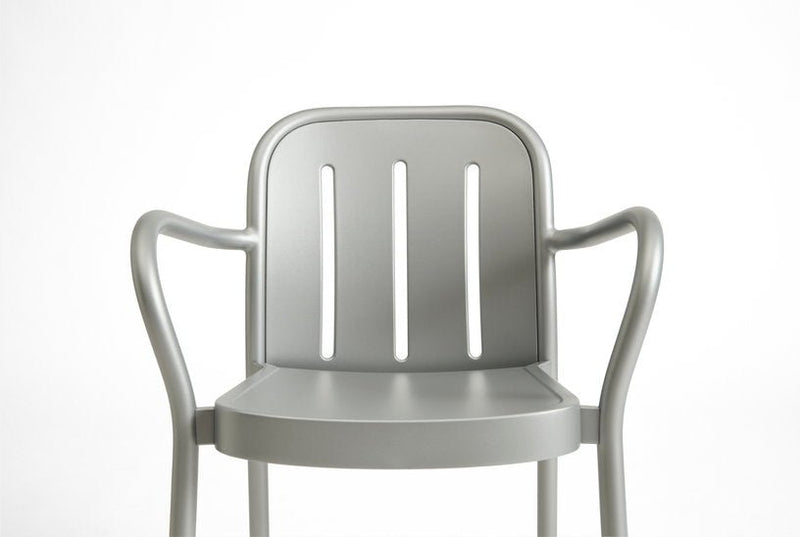 Chaise de jardin avec accoudoirs en métal gris argenté Deville - HAY - The Cool Republic