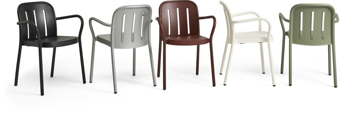 Chaise de jardin avec accoudoirs en métal rouge Deville - HAY - The Cool Republic
