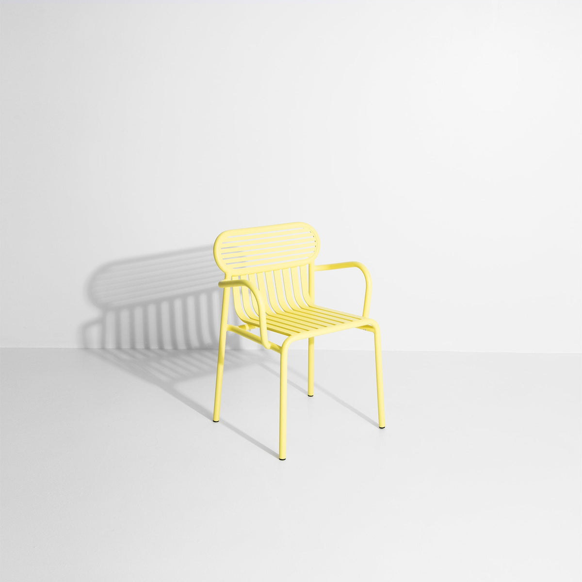 Chaise de jardin avec accoudoirs jaune Week-End - Petite Friture - The Cool Republic
