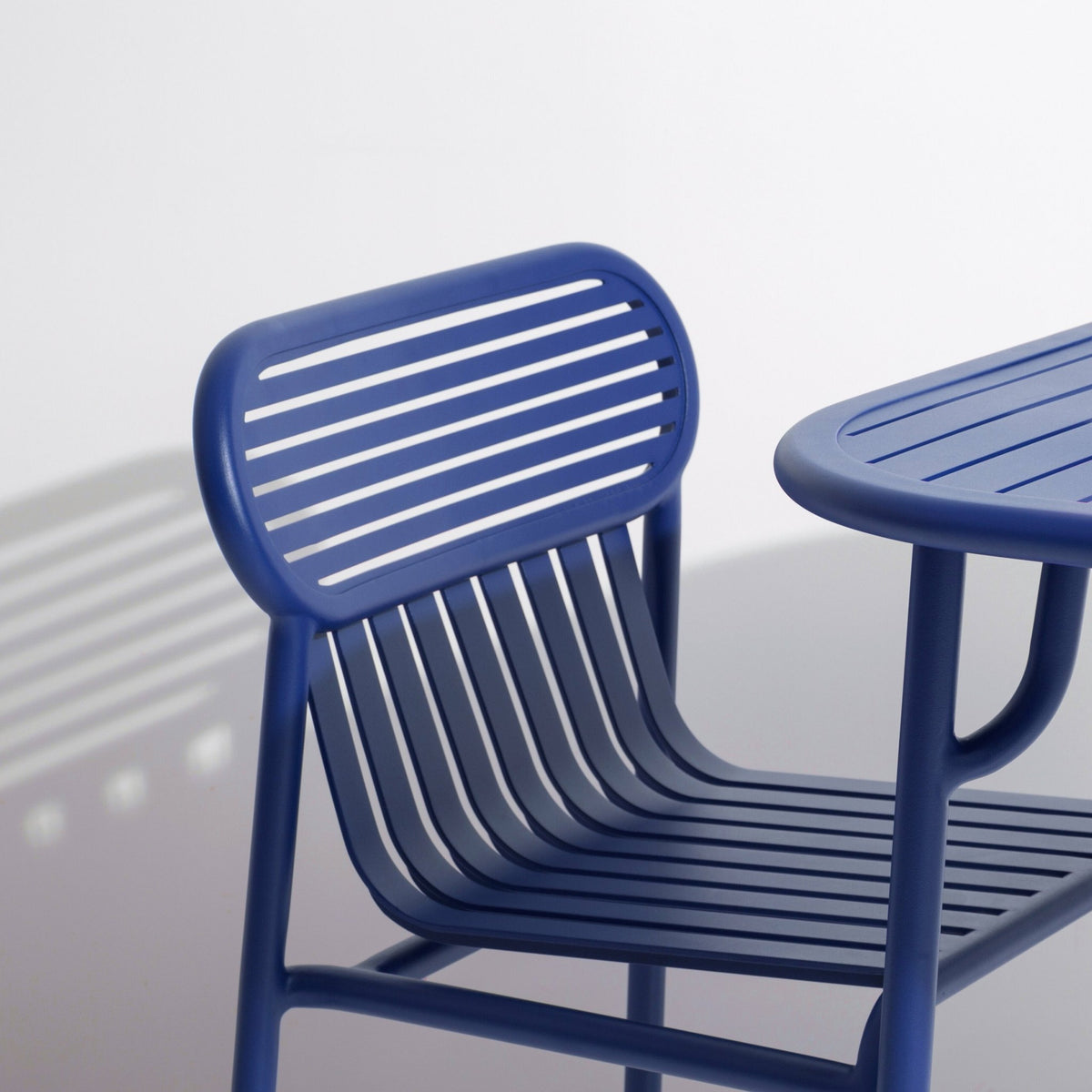 Chaise de jardin bleue Week-End - Petite Friture - The Cool Republic