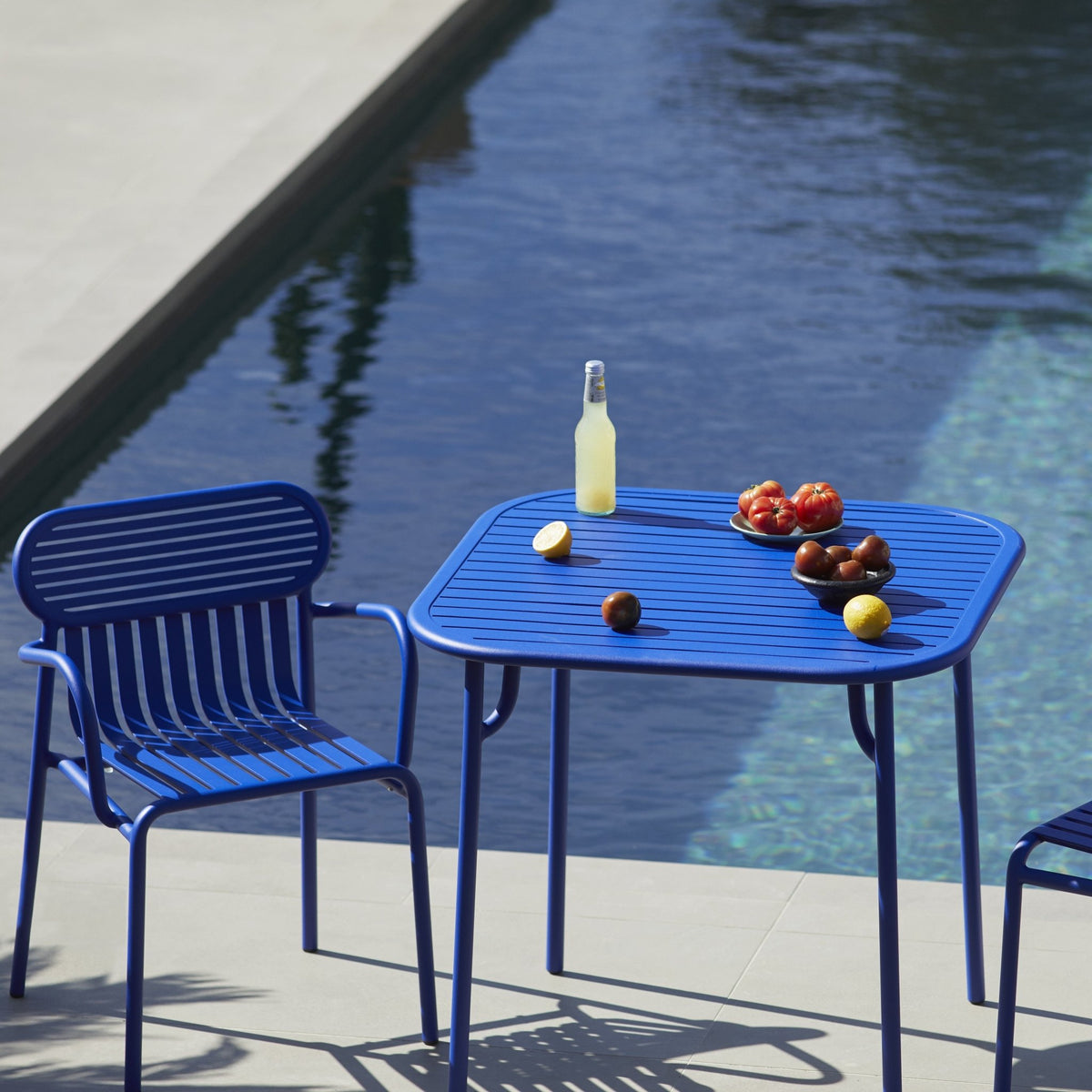 Chaise de jardin bleue Week-End - Petite Friture - The Cool Republic