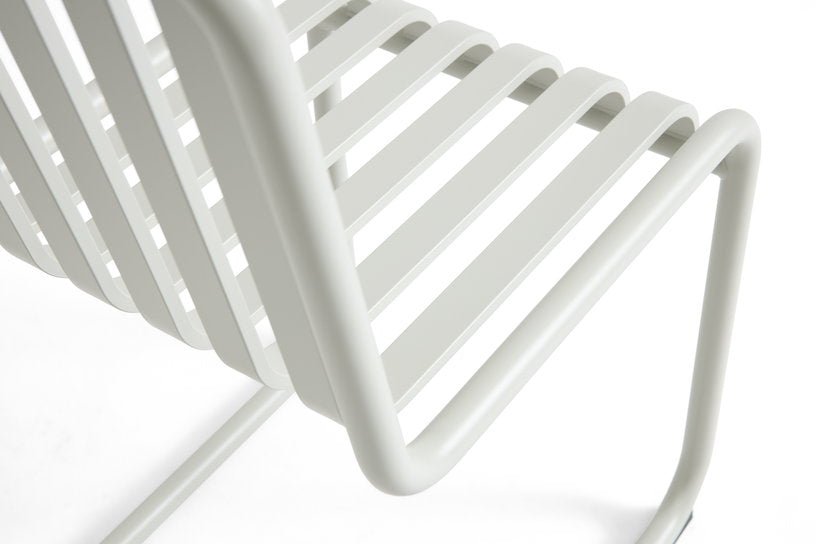 Chaise de jardin en acier gris clair Palissade - HAY - The Cool Republic