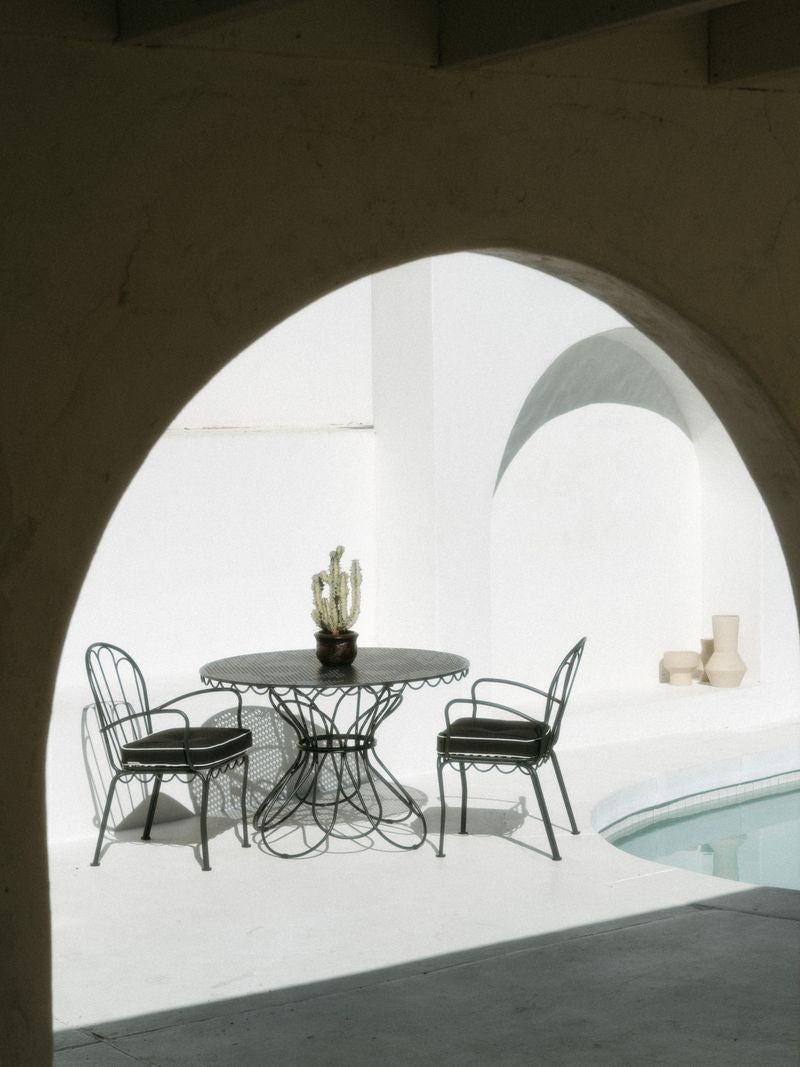 Chaise de jardin en métal noir vintage et coussin en tissu vert Rivie Green The Al Fresco - Business & Pleasure - The Cool Republic
