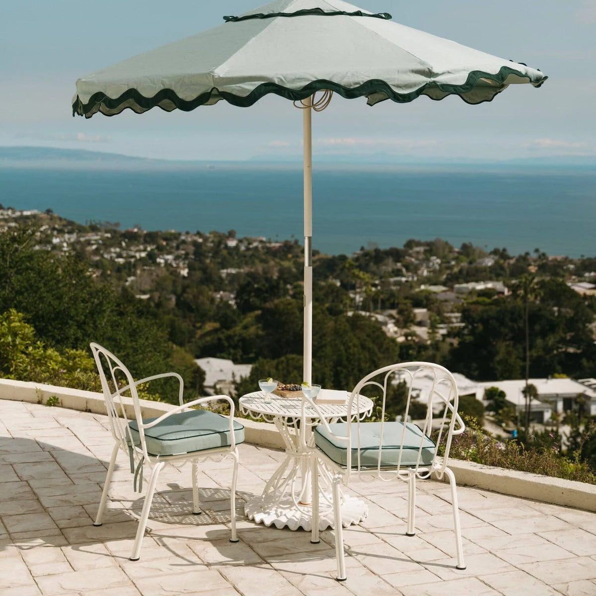 Chaise de jardin en métal noir vintage et coussin en tissu vert Rivie Green The Al Fresco - Business & Pleasure - The Cool Republic