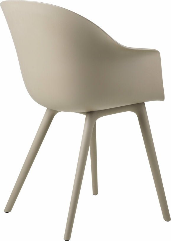 Chaise de jardin new beige Bat - Gubi - The Cool Republic