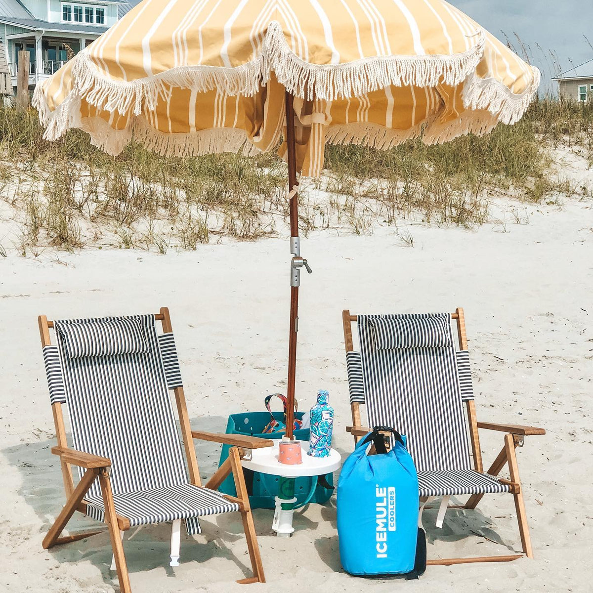 Chaise de plage pliante en toile à rayures bleu marine Lauren's Stripe The Tommy Chair - Business & Pleasure - The Cool Republic