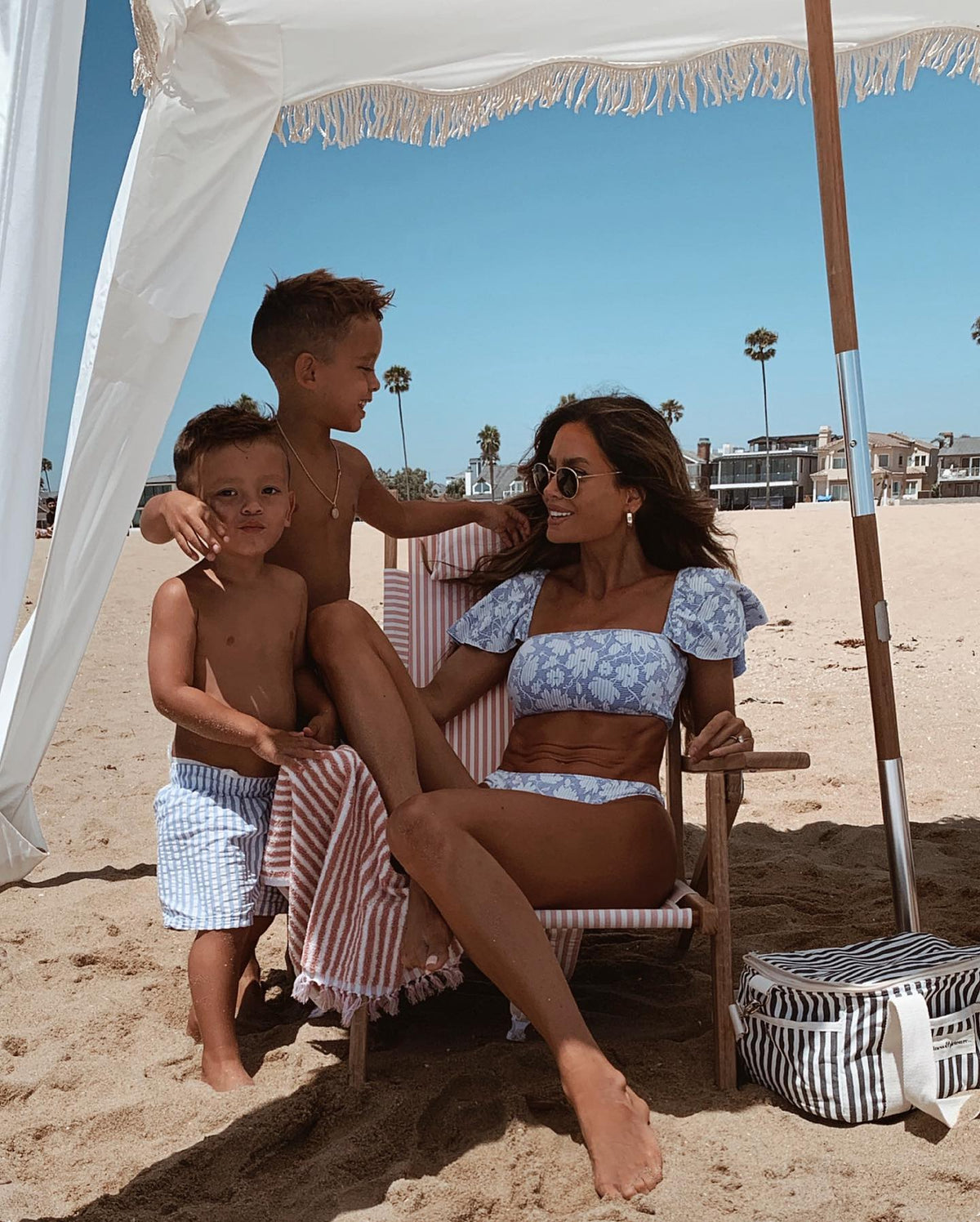 Chaise de plage pliante en toile à rayures rose Lauren's Stripe The Tommy Chair - Business & Pleasure - The Cool Republic