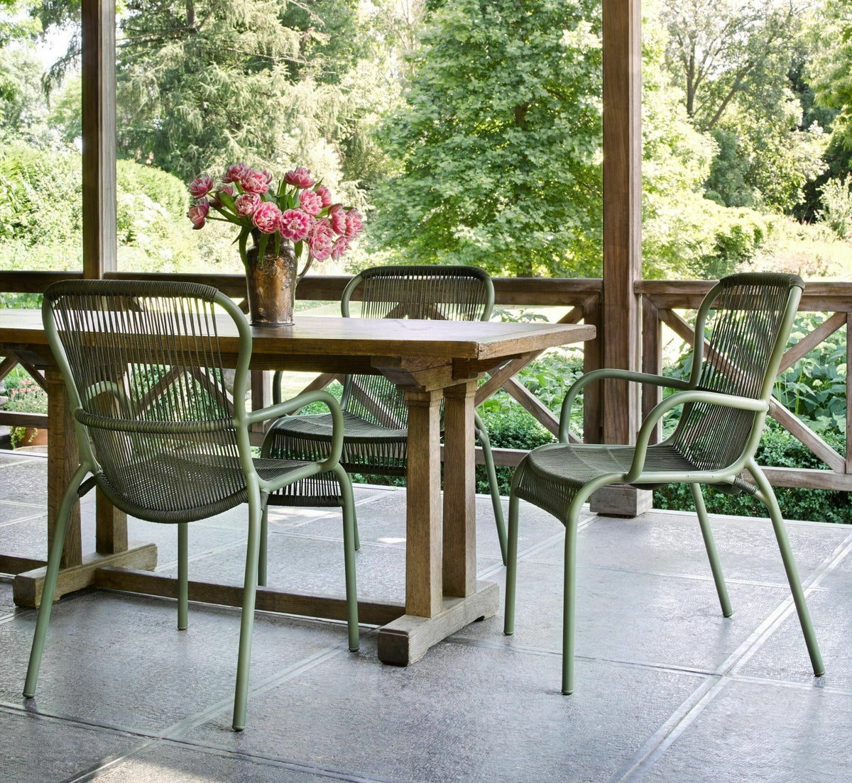 Chaise de repas extérieur vert mousse Loop - Vincent Sheppard - The Cool Republic