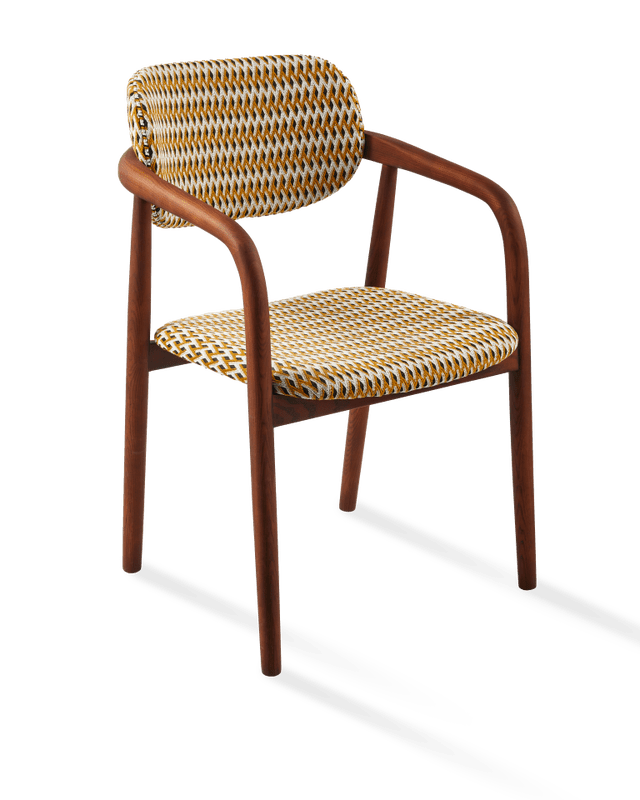 Chaise de salle à manger avec accoudoirs en tissu à motif jaune et bois de frêne Geo Henry - Pols Potten - The Cool Republic