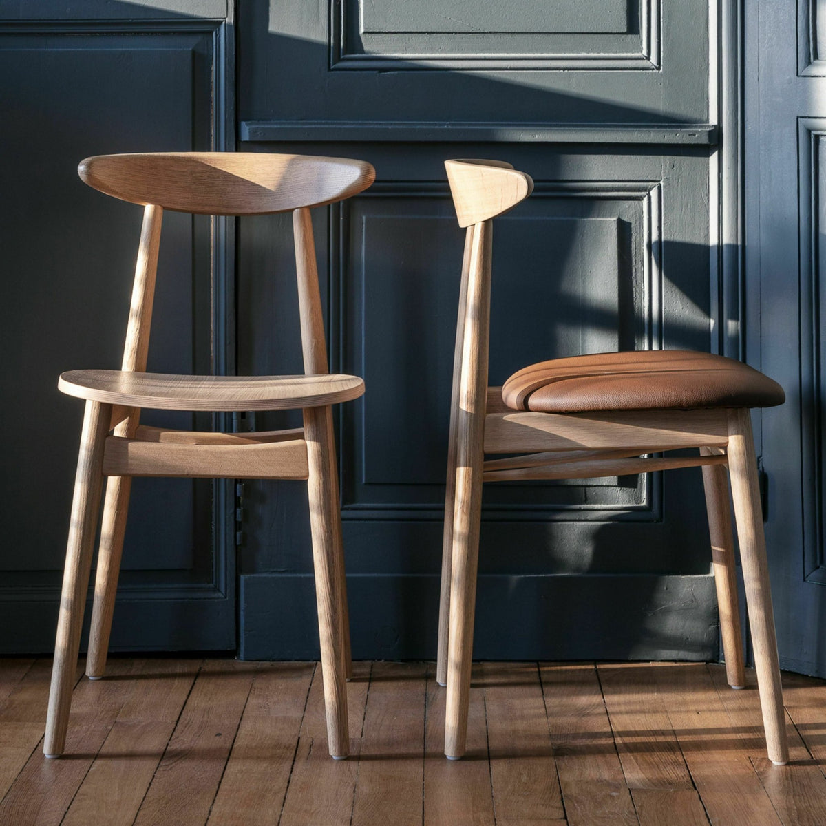 Chaise design en chêne et vinyle camel Teo - Vincent Sheppard - The Cool Republic