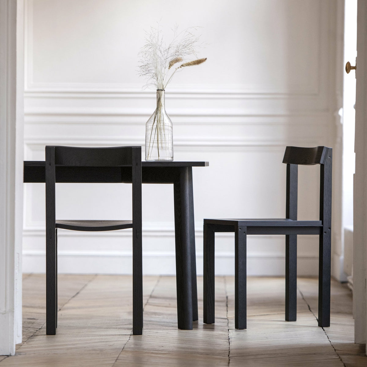 Chaise design en chêne noir Tal - Kann Design - The Cool Republic
