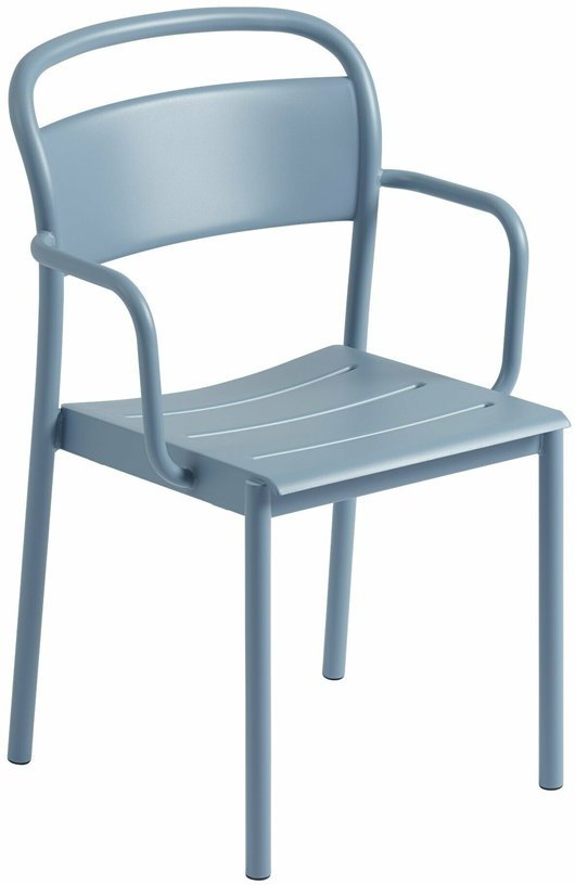 Chaise d'extérieur avec accoudoirs en acier bleu ciel Linear - Muuto - The Cool Republic