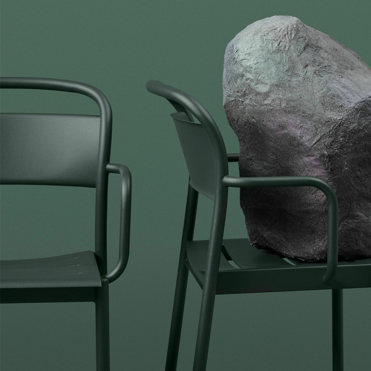 Chaise d'extérieur avec accoudoirs en acier vert foncé Linear - Muuto - The Cool Republic