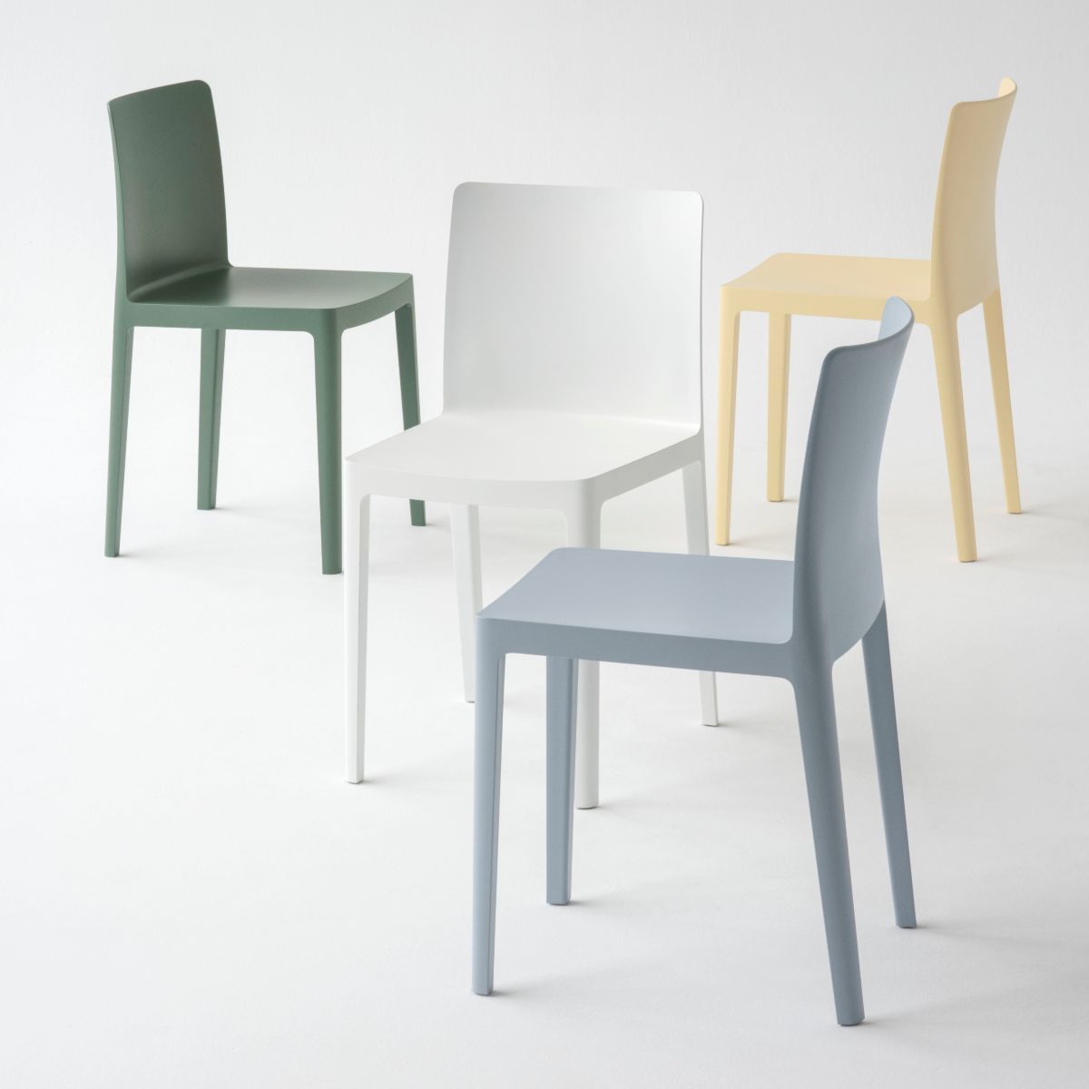 Chaise Élémentaire en plastique blanc crème - HAY - The Cool Republic
