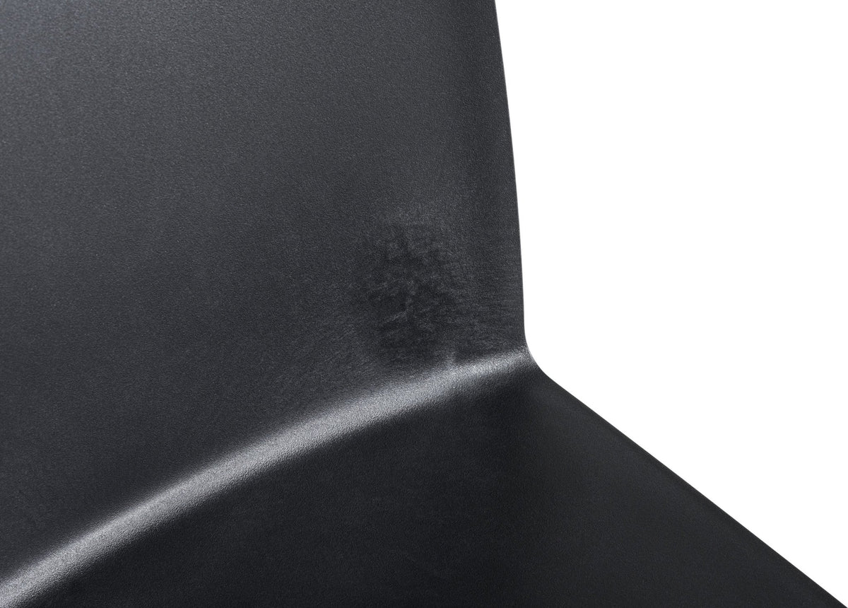 Chaise Élémentaire en plastique noir - HAY - The Cool Republic