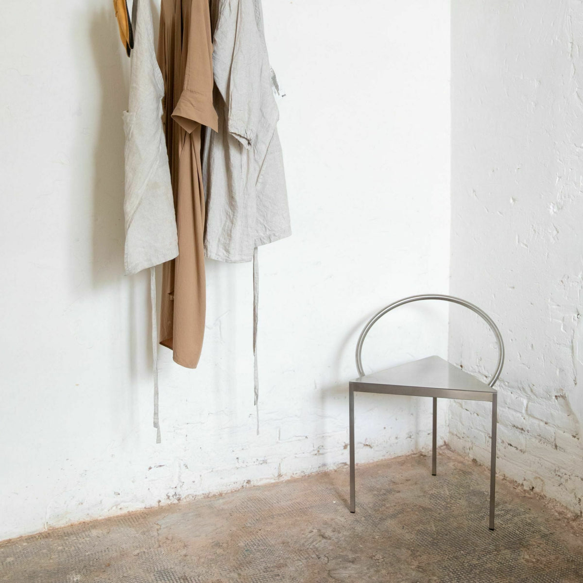 Chaise en acier argenté Triangolo - Frama - The Cool Republic