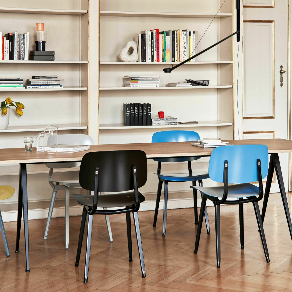 Chaise en acier beige et assose grise Revolt - HAY - The Cool Republic