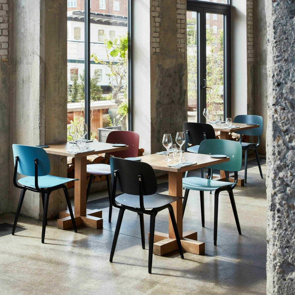 Chaise en acier beige et assose grise Revolt - HAY - The Cool Republic