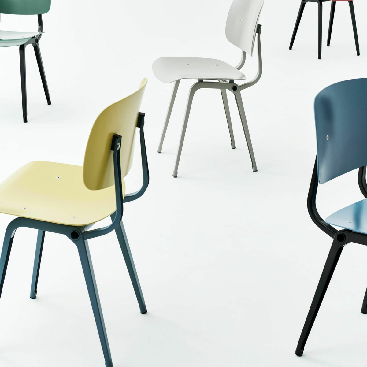 Chaise en acier beige Revolt - HAY - The Cool Republic
