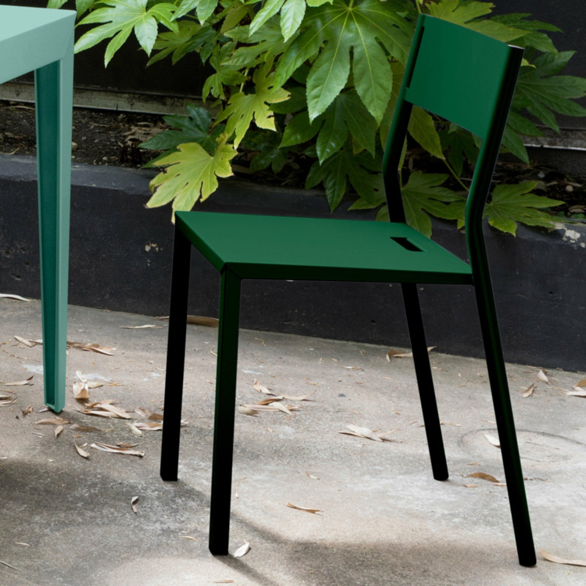 Chaise en acier blanche Take - Matière Grise - The Cool Republic