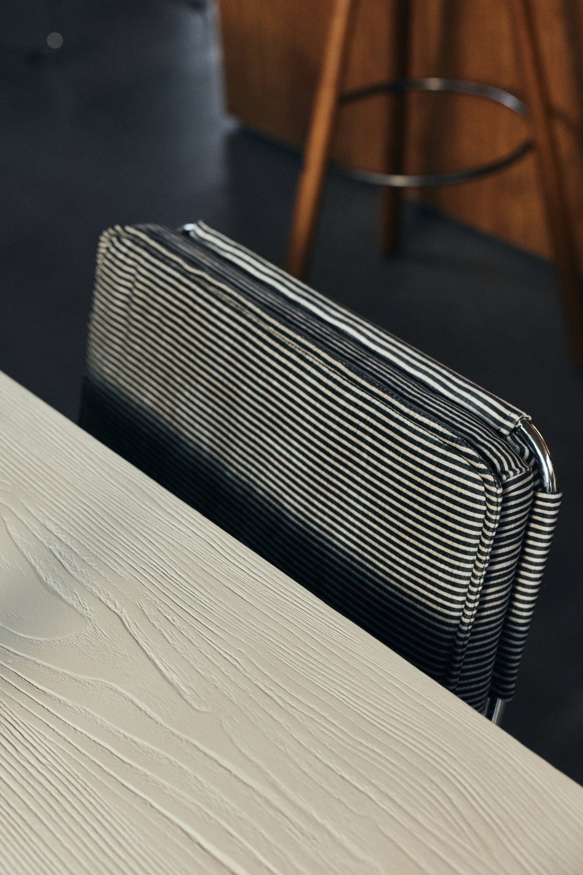 Chaise en acier chromé et tissu rayé 51,5x62,5x83,5cm Endless - HKliving - The Cool Republic