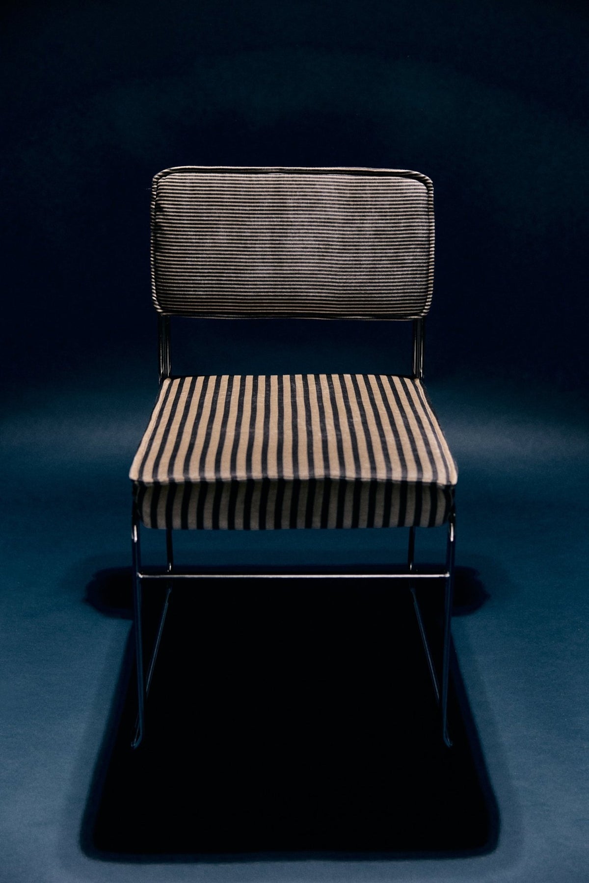 Chaise en acier chromé et tissu rayé 51,5x62,5x83,5cm Endless - HKliving - The Cool Republic