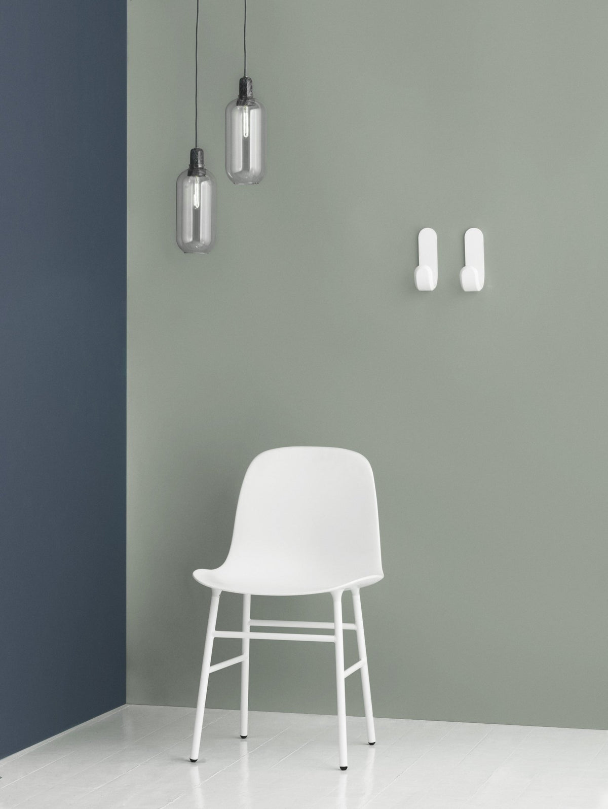 Chaise en acier et pp blanc Form - Normann Copenhagen - The Cool Republic