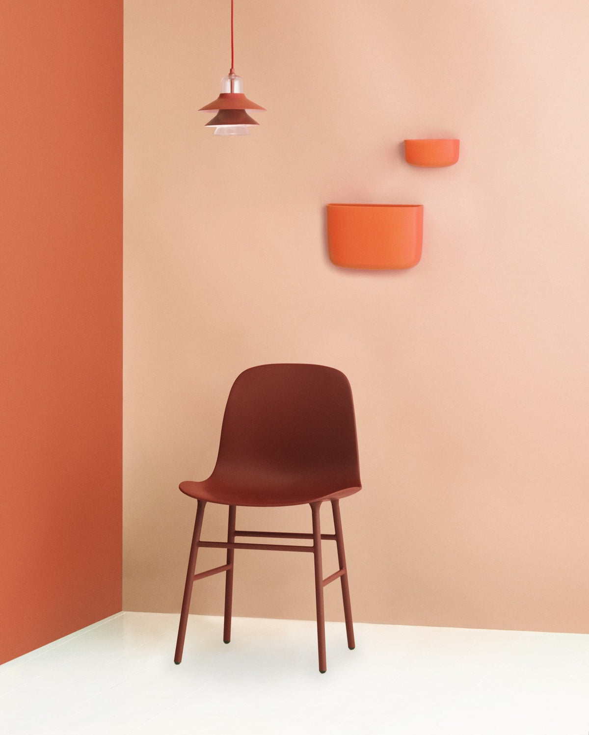 Chaise en acier et pp rouge Form - Normann Copenhagen - The Cool Republic