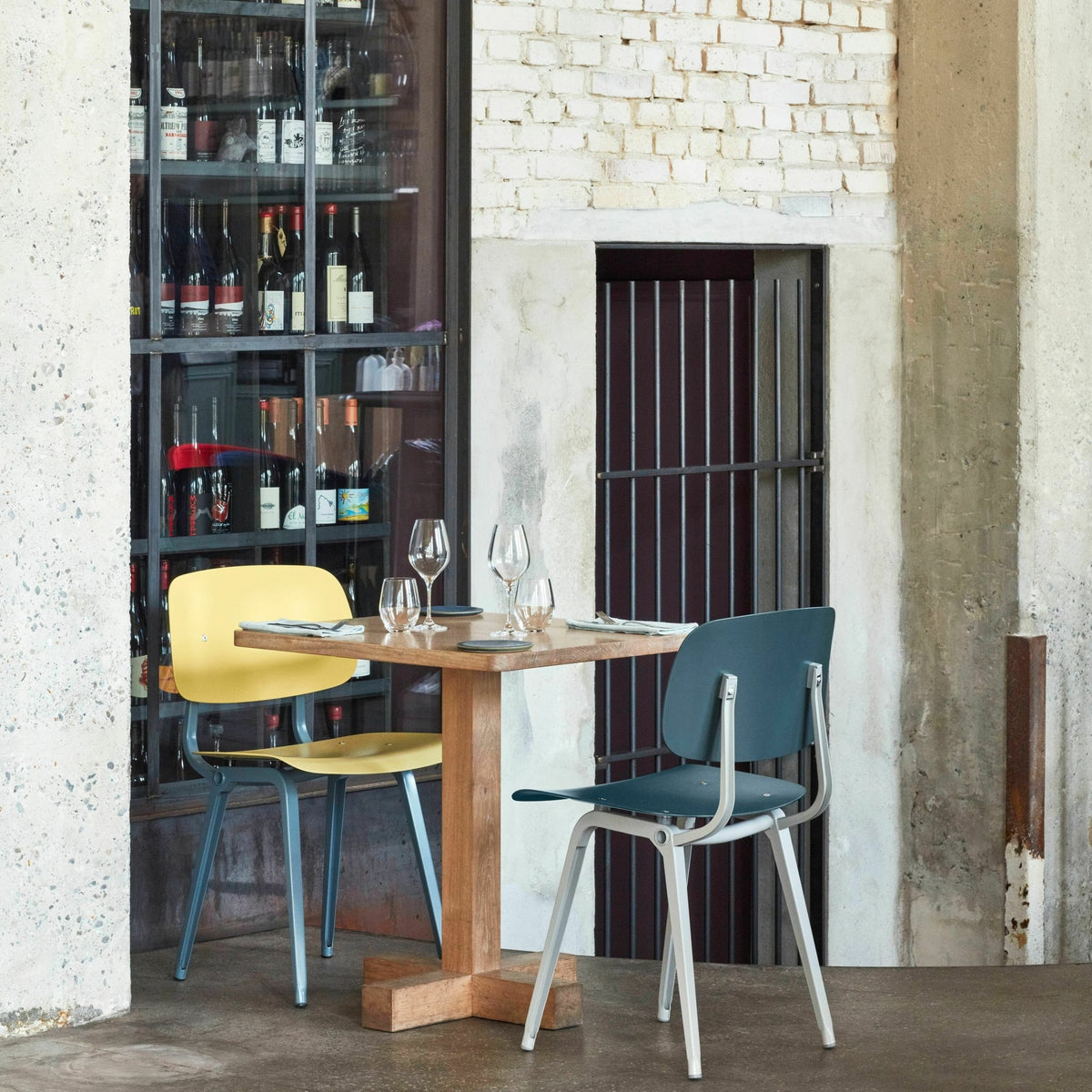 Chaise en acier jaune Revolt - HAY - The Cool Republic