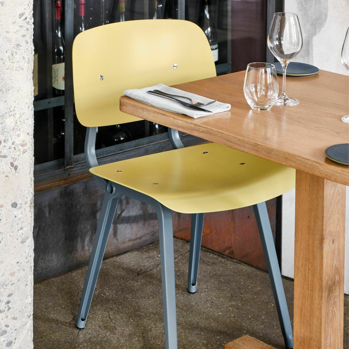 Chaise en acier jaune Revolt - HAY - The Cool Republic